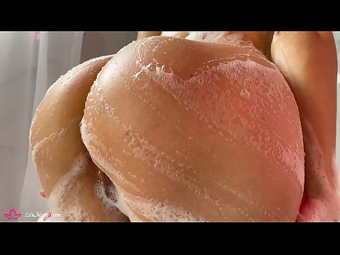 ❤️ Brunetka masturbuje kundičku s vibrátorom až do intenzívneho orgazmu v sprche ❤️❌ Domáce porno na porno sk.josporn-com.ru ❤